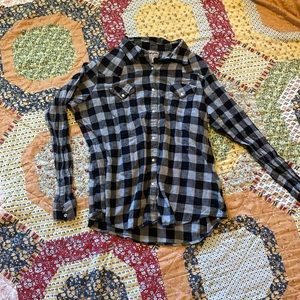 Wrangler black and gray plaid button down shirt